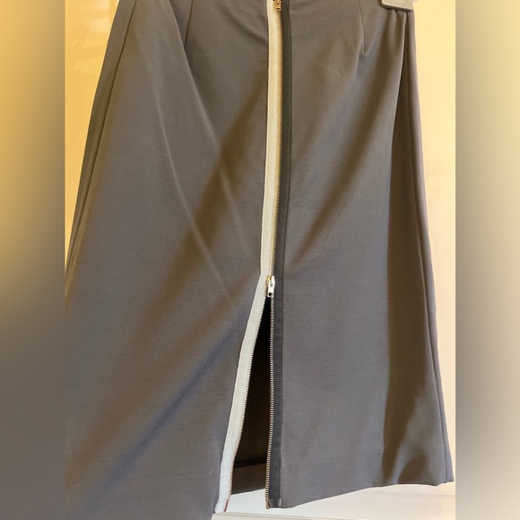 EURO Bruns Bazzar Elegant Gray Women's Skirt with detailed zipper on the back - Picture 2 of 8